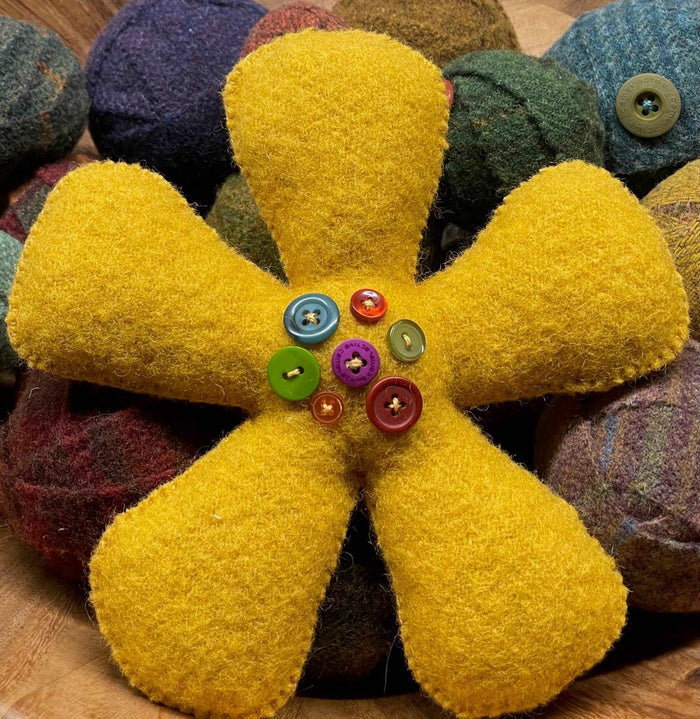 BLOOMS & BUTTONS Pattern | Patchwork | Applique