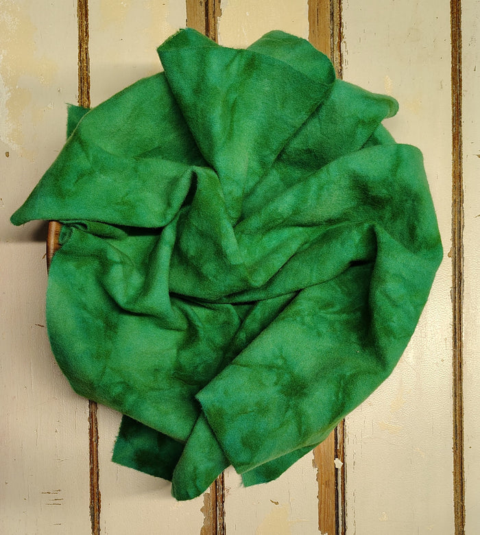 GREEN 00 M Hand Dyed Wool