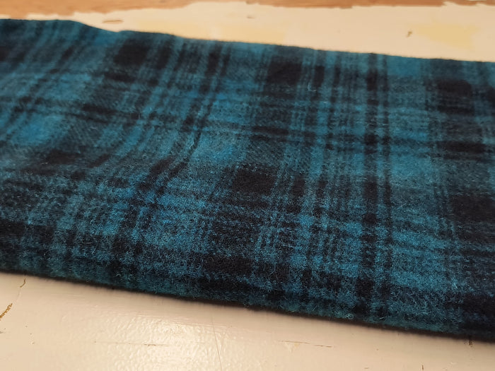 SEABREEZE Hand Dyed Plaid Wool (Dark)
