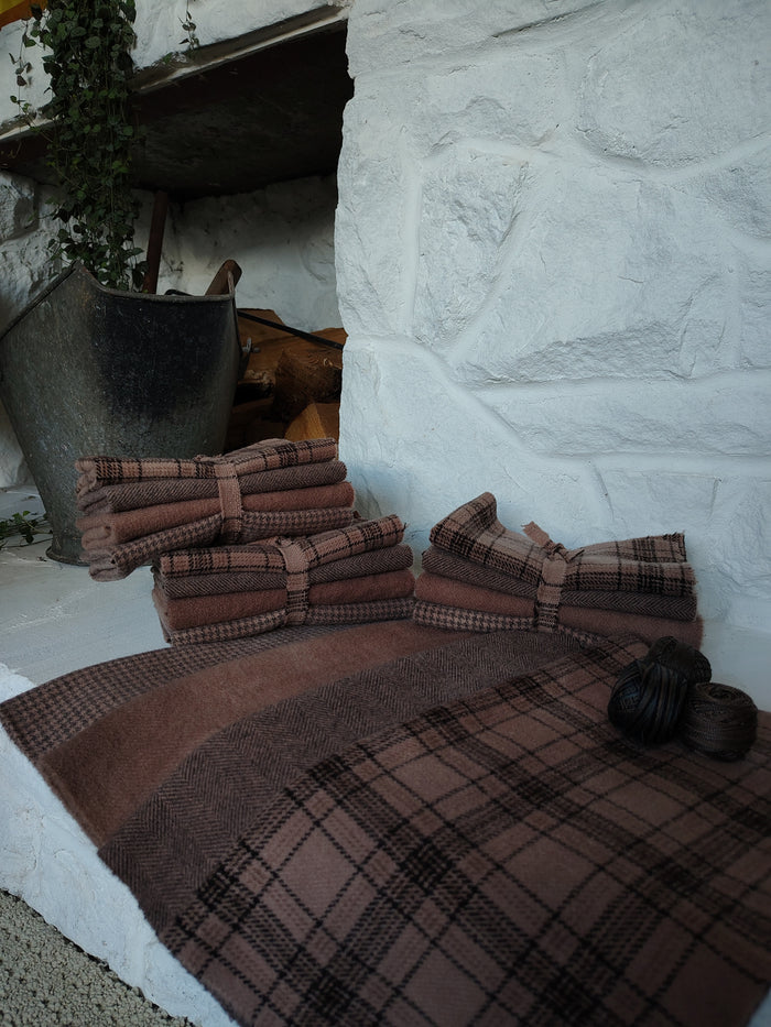 Seal Brown Hand Dyed Wool Fat Eighth Bundle