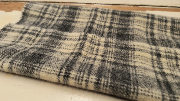 STRAW Hand Dyed Plaid Wool (Medium)